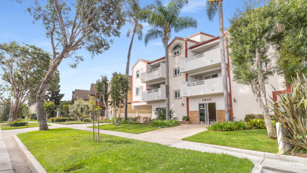 Villa Virginia Apartment further back full view of front building showing area thumbnail