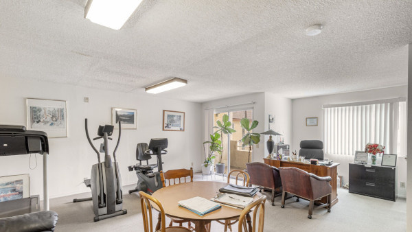 Villa Virigina apartment gym equipment office thumbnail
